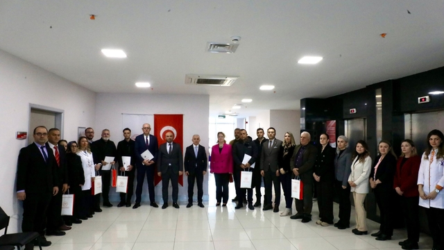 Kırklareli'nde sigarayı bırakan 14 kişiye teşekkür belgesi verildi