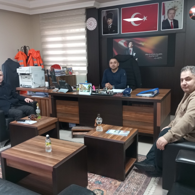 Cide'de kurum müdürleri Karayolları Şefi Engin'i ziyaret etti