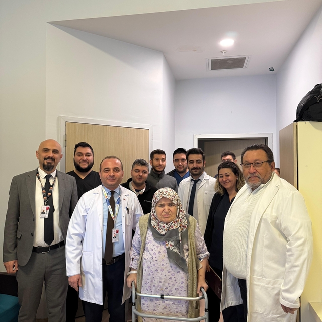 Çorum'da 3 boyutlu yazıcıyla üretilen kalça protezi, ameliyatla hastaya uyg...