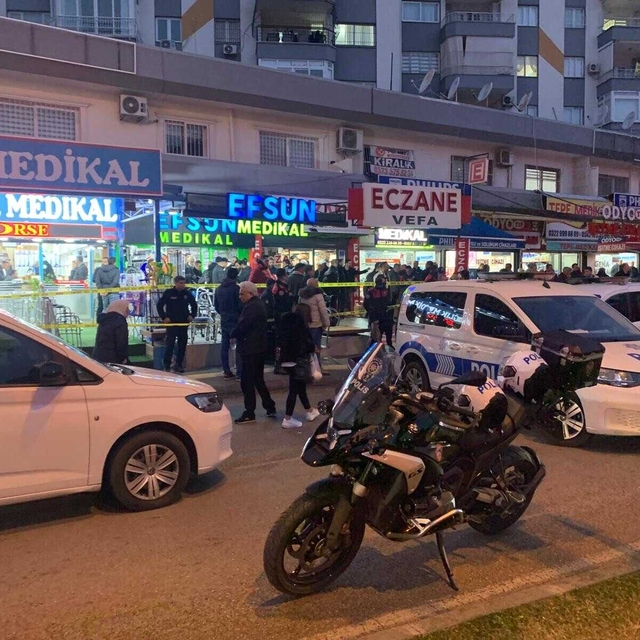 Medikal ürünlerin satıldığı iş yerine silahlı saldırı: 3 ölü