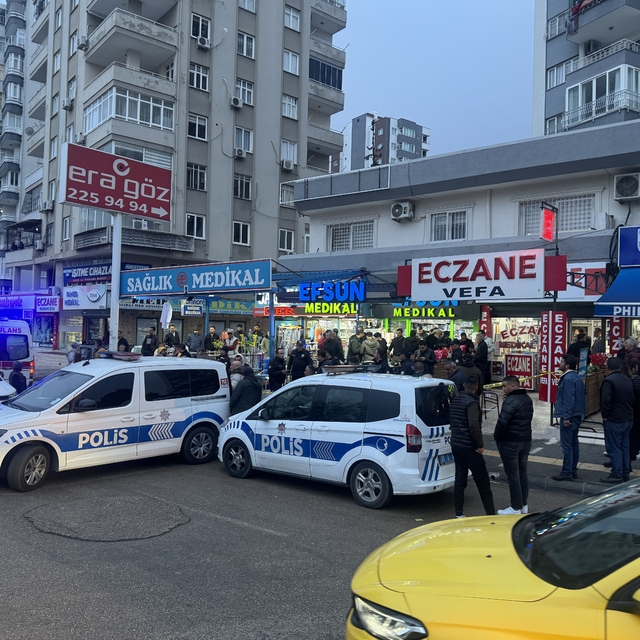 Adana'da bir iş yerinde 3 kişi silahla vurularak öldürüldü