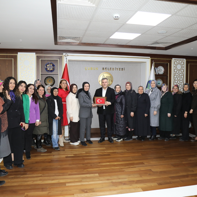 AK Partili Kadınlar Başkan Demirbaş'ı ziyaret etti