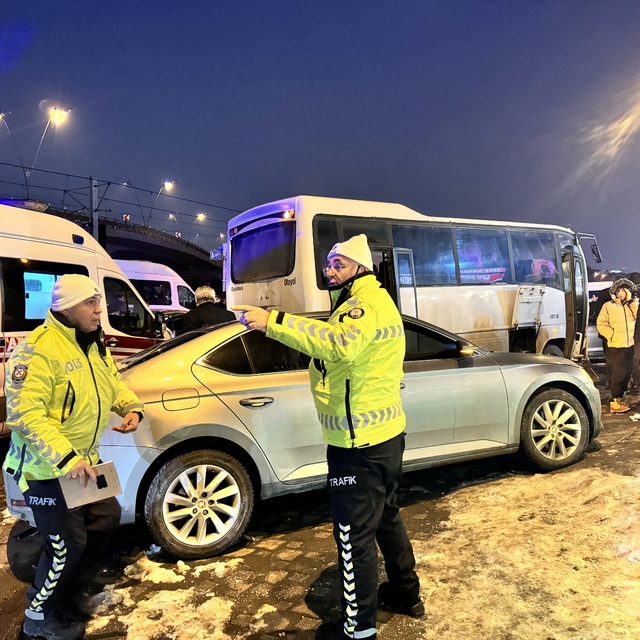 Kayseri'de 6 aracın karıştığı zincirleme trafik kazasında 7 kişi yaralandı