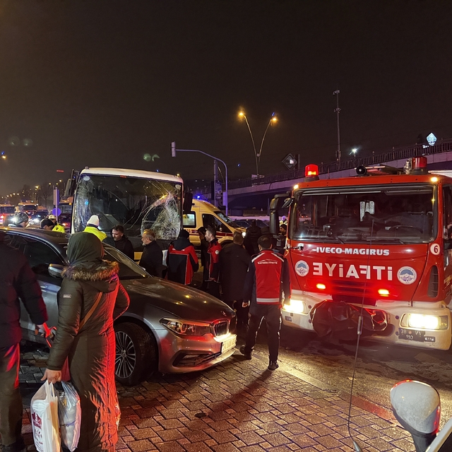 Kayseri'de 6 aracın çarpıştığı zincirleme kazada 7 kişi yaralandı; o anlar...
