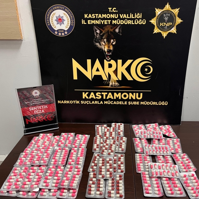 Kastamonu'da uyuşturucu haplarla yakalanan 3 kişi gözaltına alındı