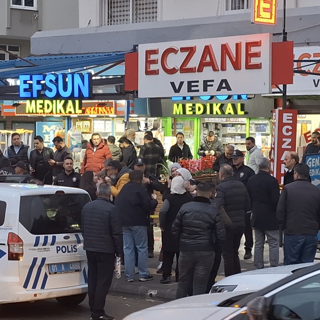 Medikal ürünlerin satıldığı iş yerine çifte silahla saldırı: 3 ölü (2)- Yen...