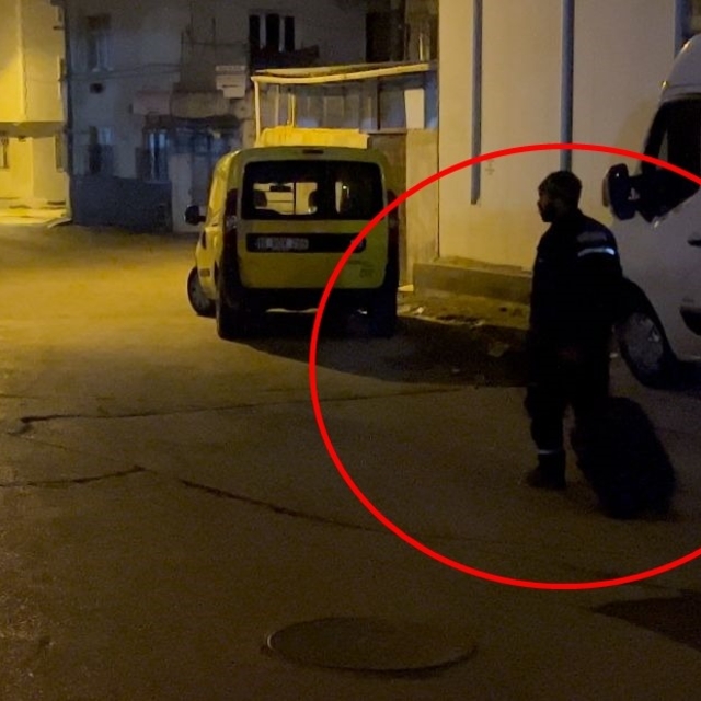 Alkolmetreyi üflemeyi reddetti, bavulunu alarak otomobili bırakıp gitti