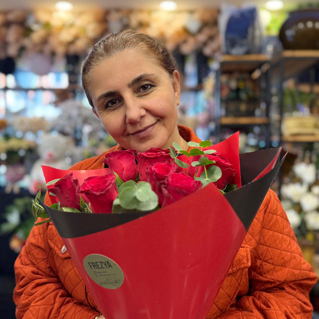 Sevgililer Günü'nün sembolü kırmızı gülün tanesi 150 lira