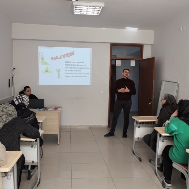 Ulaş'ta okul çalışanlarına hijyen eğitimi verildi