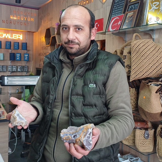 Hobi olarak topladığı taşlar mesleği oldu