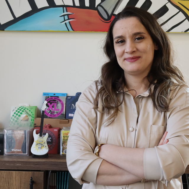 Kurduğu atölyede hem eğitim veriyor hem de istihdam sağlıyor