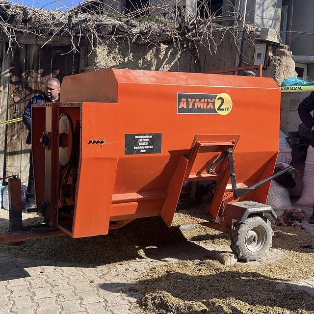 Burdur'da yem karma makinesine düşen kişi öldü