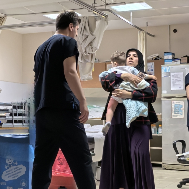 Üzerine çaydanlık devrilen Miraç bebek yaralandı