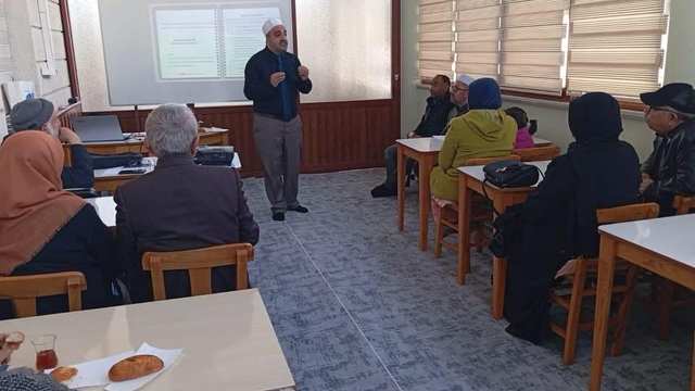 Bozyazı'da umre yolcularına seminer verildi