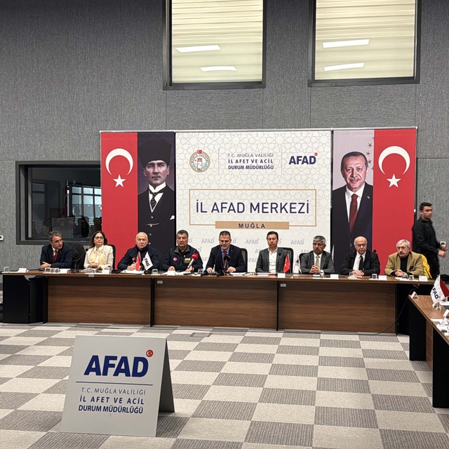 Bodrum ve Datça'da 7 ilden toplam 40 arama-kurtarma personeli konuşlandırıl...