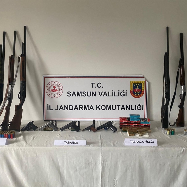 Samsun'da silah kaçakçılığı yaptıkları iddiasıyla 4 zanlı yakalandı