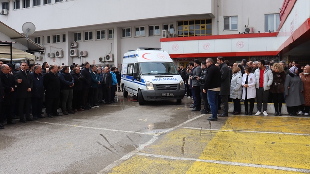 Hemşire Minecan soğuk algınlığı şikayetiyle tedavi gördüğü hastanede yaşamını yitirdi