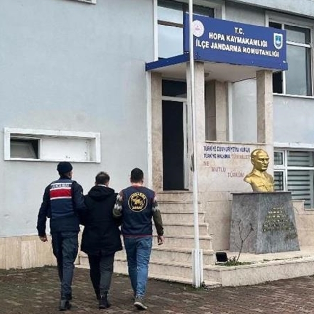 Kırmızı bültenle aranan şüpheli Artvin'de yakalandı