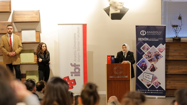 AK Parti'li Gürcan ile Anadolu Üniversitesi Rektörü Adıgüzel, Mezunlar Buluşması'na katıldı