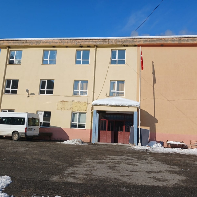 Espiye'de Ericek İlkokulu ve Ortaokulu yenilendi