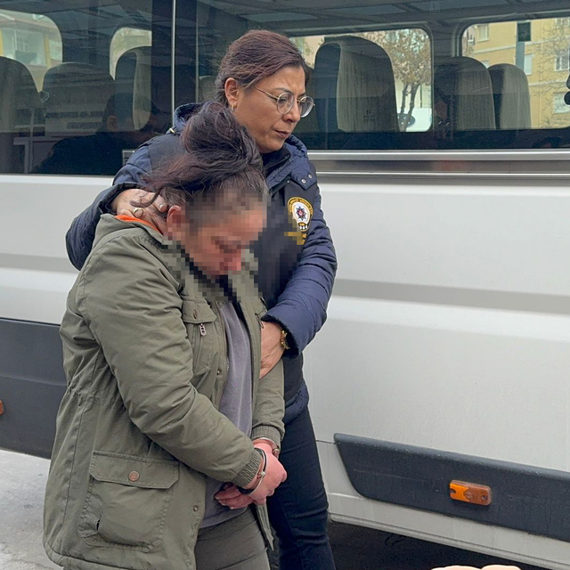 Sevgilisini otomobilde bıçaklayarak öldürdü