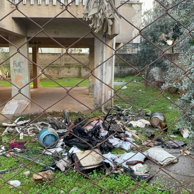 Antalya'da bir evin balkonunda çıkan yangın hasara neden oldu