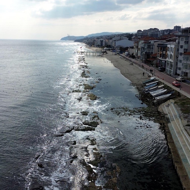 Tekirdağ'da deniz 10 metre çekildi; 'Kral Yolu' ortaya çıktı