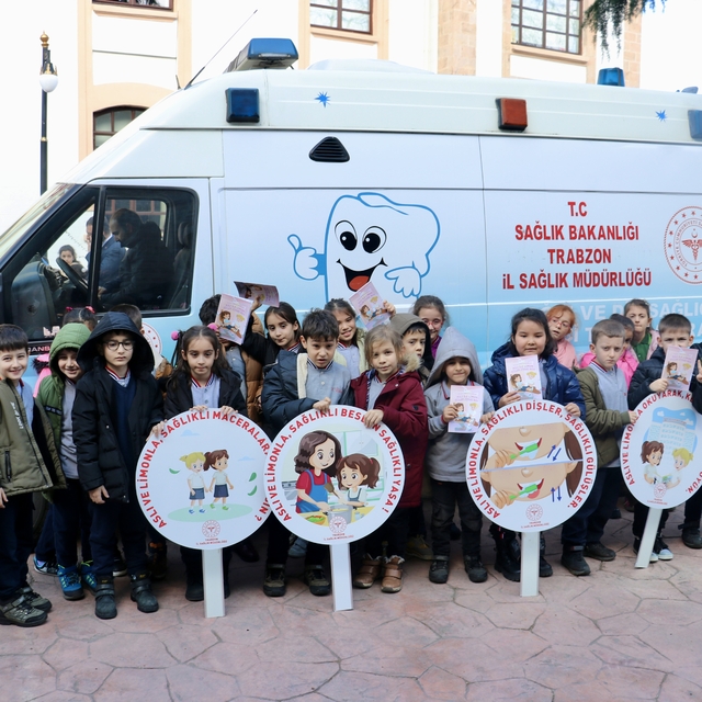 Trabzon'da "Aslı ile Limon Dişler Diyarında" kitabı çocuklara tanıtıldı