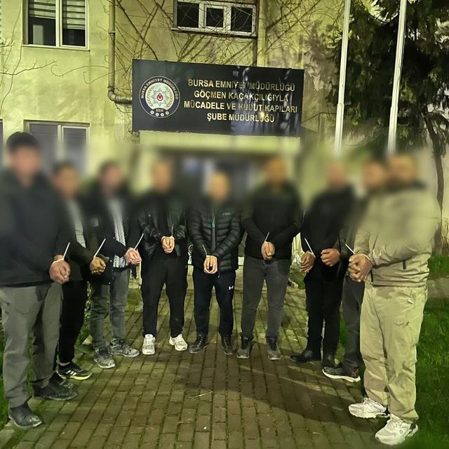 Yabancı uyrukluları kaçak olarak çalıştıran 3 şüpheliye gözaltı