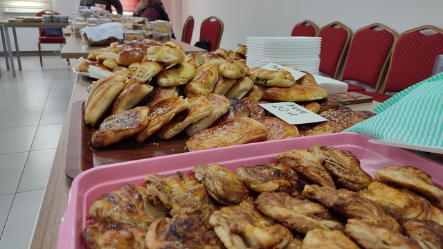 Sarıoğlan'da depremzedeler için yardım kermesi düzenlendi