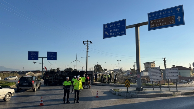 Aydın'da yangına giderken devrilen itfaiye aracındaki 3 personel yaralandı