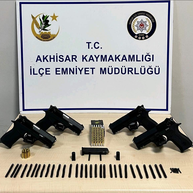 Manisa'da silah kaçakçılığı operasyonunda 2 şüpheli tutuklandı