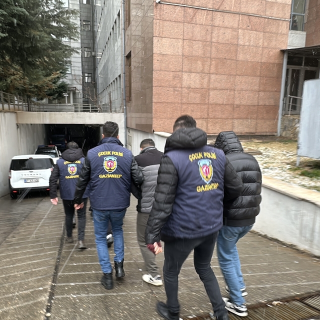 Gaziantep'te bir gencin bıçakla öldürülmesi olayına karışan 2 şüpheli tutuk...