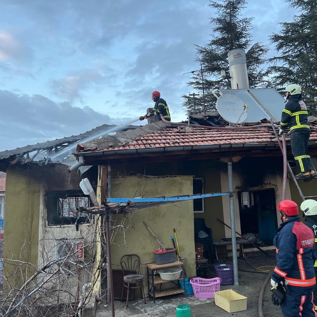 Kırıkkale'de evde çıkan yangında mahsur kalan kadın öldü