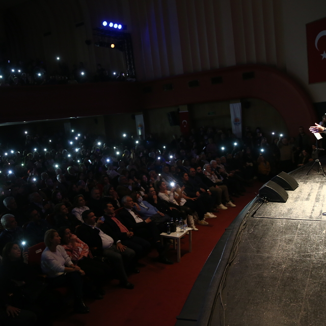 Ferdi Tayfur'un şarkıları Adana'da seslendirildi
