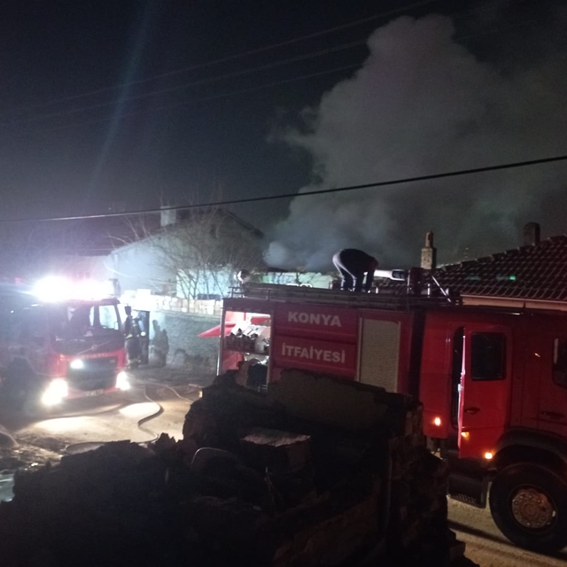 Konya'da metruk evde çıkan yangın söndürüldü