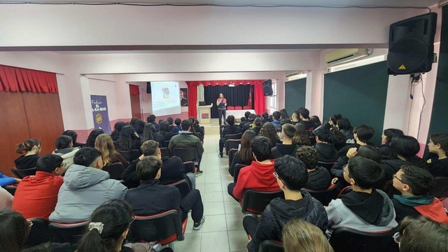 Mersin'de öğrencilere "siber farkındalık" eğitimi verildi