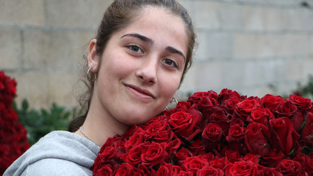 Sevgililer Günü gülleri için zorlu mesai