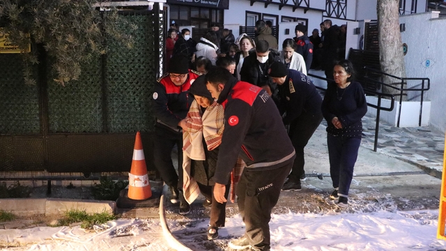 Denizli'de engelli bakım merkezinde yangın; 78 kişi tahliye edildi
