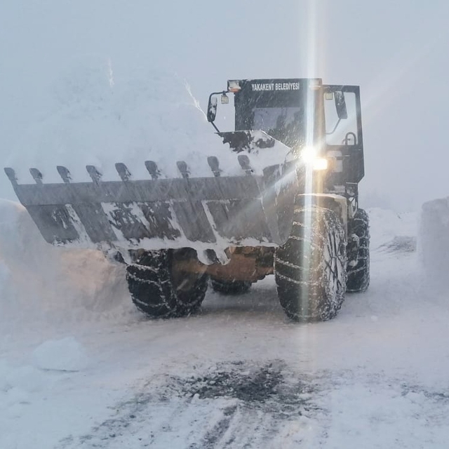 Yakakent ilçesinde yüksek kesimlerde kar kalınlığı 1,5 metreye çıktı