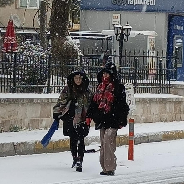 Tekirdağ Saray'da kar yağışı