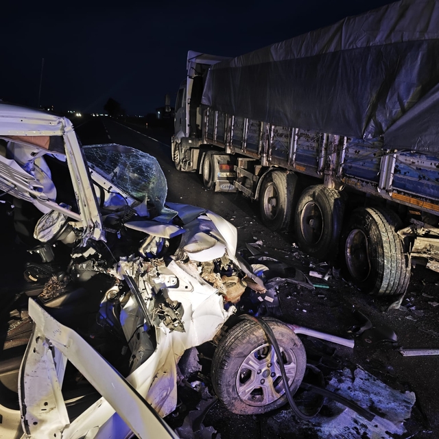 Mardin'de tır ile hafif ticari aracın çarpıştığı kazada 1 kişi öldü