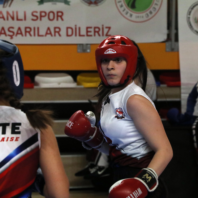 Babasının adıyla düzenlenen Türkiye Savate Şampiyonası'nda altın madalya ka...