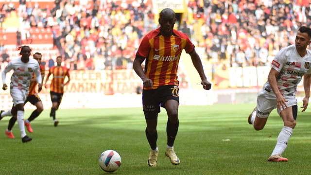 Kayserispor'da devre arası transfer döneminde 2 futbolcu ayrıldı