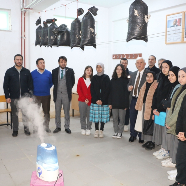 Of'ta Ali Yeşilyurt İmam Hatip Ortaokulu öğrencileri mantar yetiştirdi
