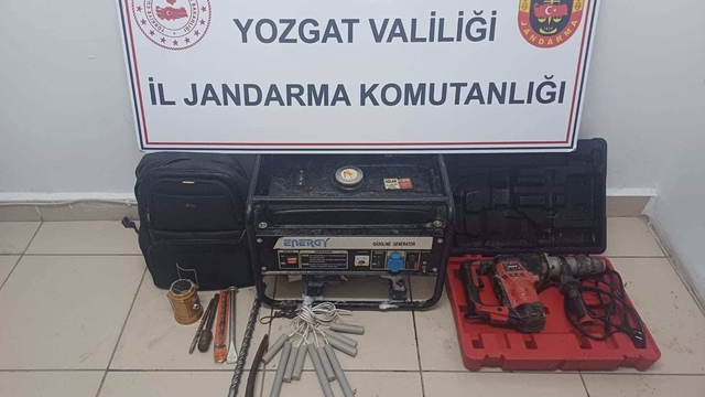 Yozgat'ta kaçak kazı yapan 3 şüpheli suçüstü yakalandı