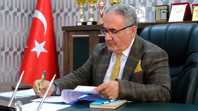 Van'da 36 yıl önce mezun olduğu lisede 4 yıldır müdürlük yapıyor