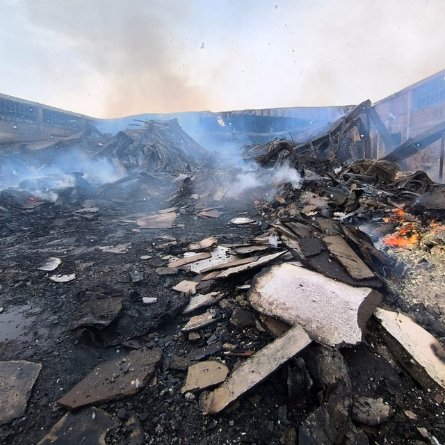 Afyon'daki orman ürünleri deposu yangınının 3'üncü gününde soğutma çalışmas...