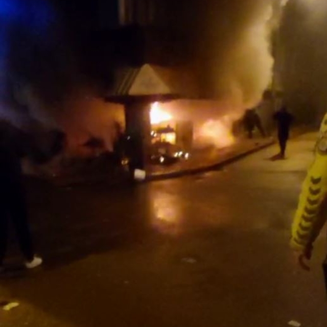 Samsun'da çiçekçi dükkanı yandı