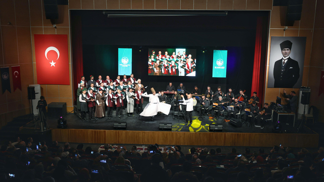 Sivas Belediyesi Tasavvuf Musikisi Korosu konser verdi